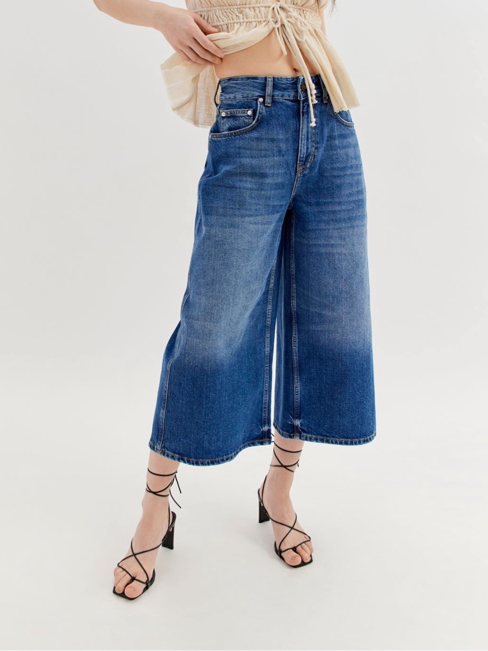 Urban Outfitters BDG Mikey Cropped Wide Leg Jean